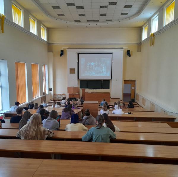 Студенты приняли участие в кинолектории Фото 3