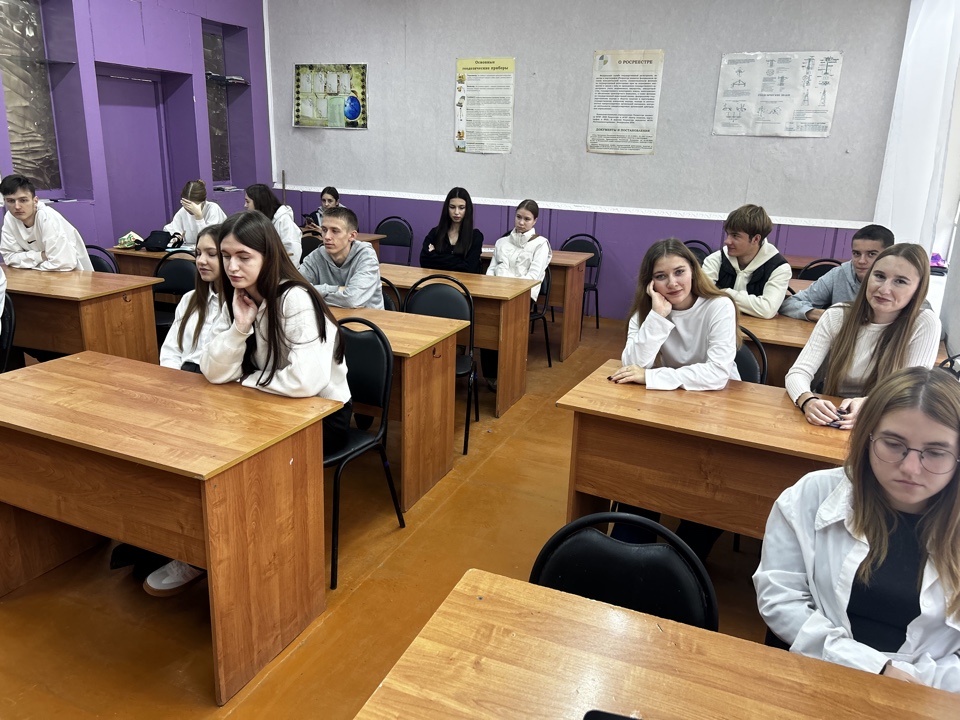 Классный час в группе З-18301 на тему: "День Народного Единства" Фото 1