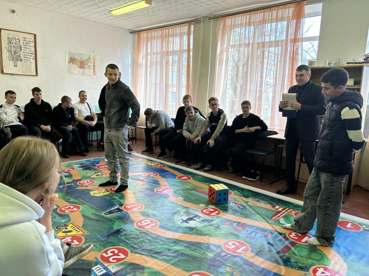 «28 шагов от Баронска до Маркса» для группы МСГ - 18201