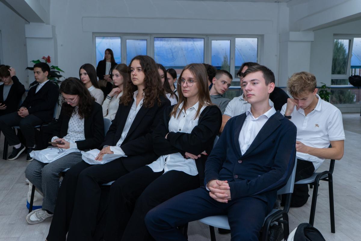 В Вавиловском университете школьники прошли обучение по парламентским дебатам Фото 5