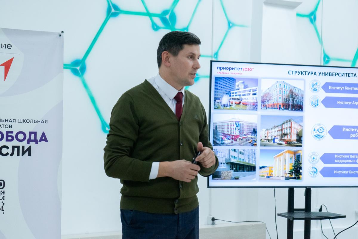 В Вавиловском университете школьники прошли обучение по парламентским дебатам Фото 8