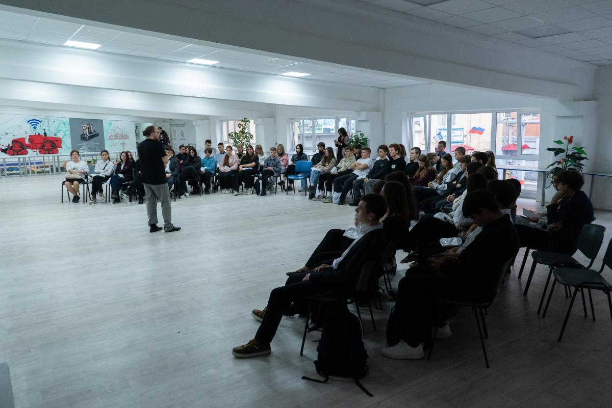 В Вавиловском университете школьники прошли обучение по парламентским дебатам