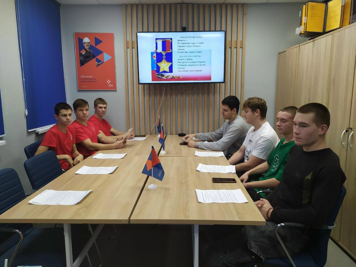 Встреча студентов с участником специальной военной операции. Фото 1