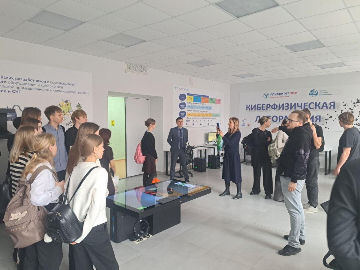 Преподаватель Вавиловского университета провел мастер-класс для школьников Саратовской области Фото 1