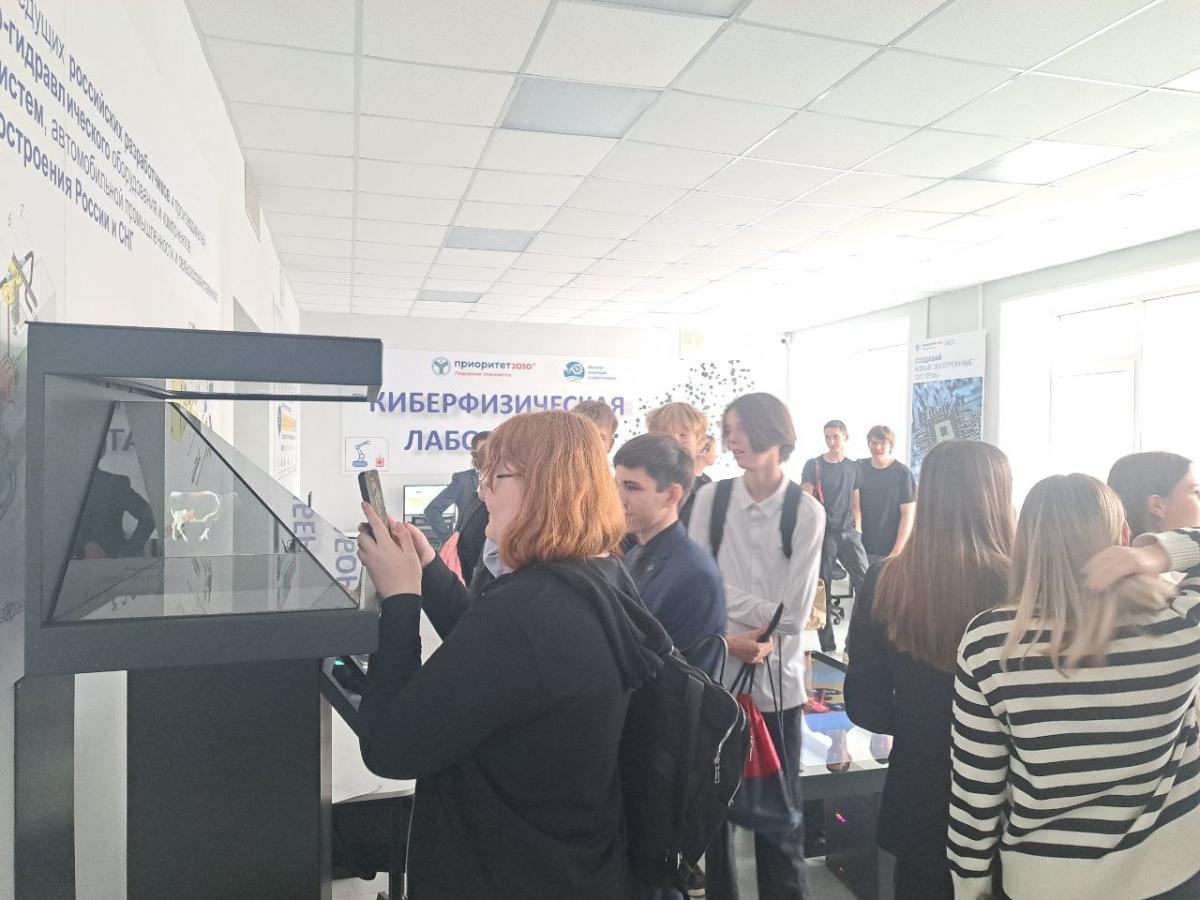 Преподаватель Вавиловского университета провел мастер-класс для школьников Саратовской области Фото 2