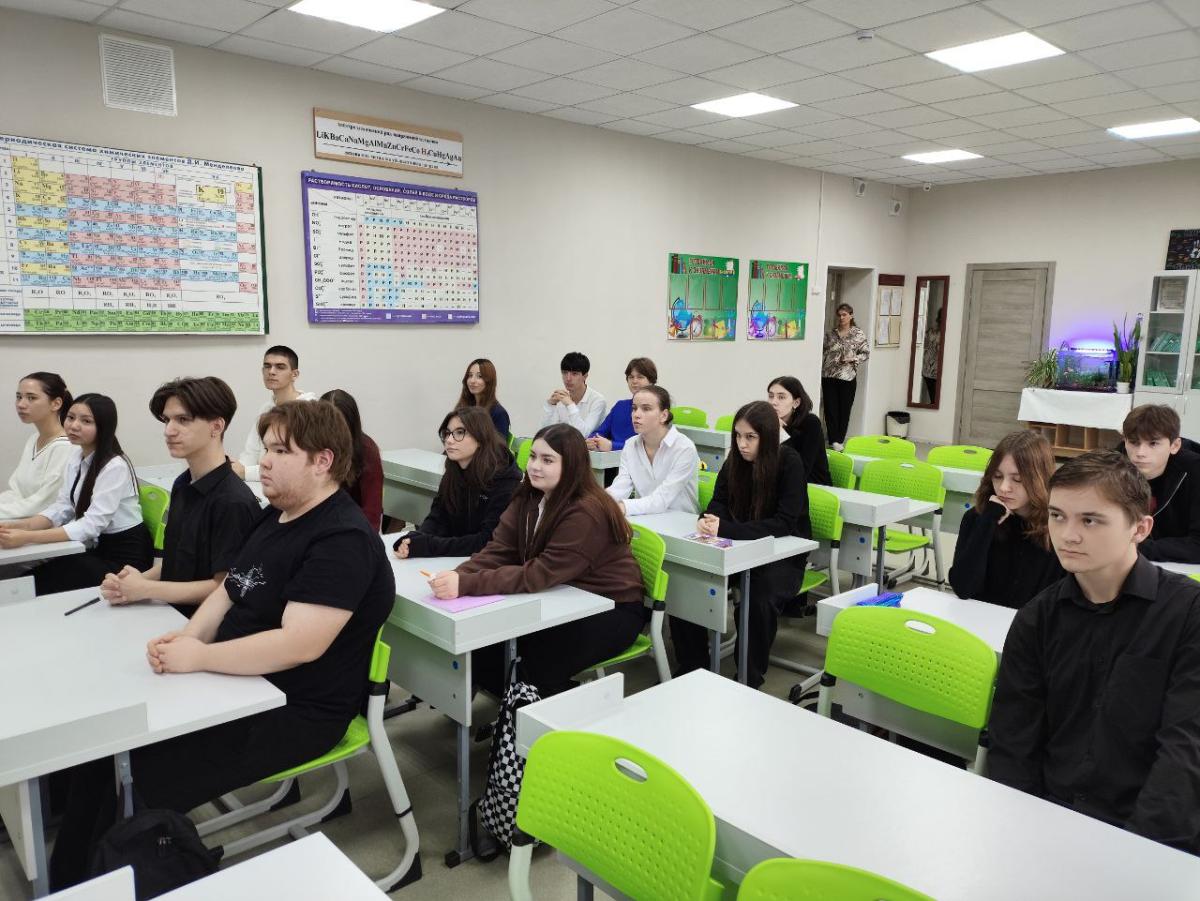 Профориентационная беседа в МОУ «СОШ № 102» г. Саратова Фото 1