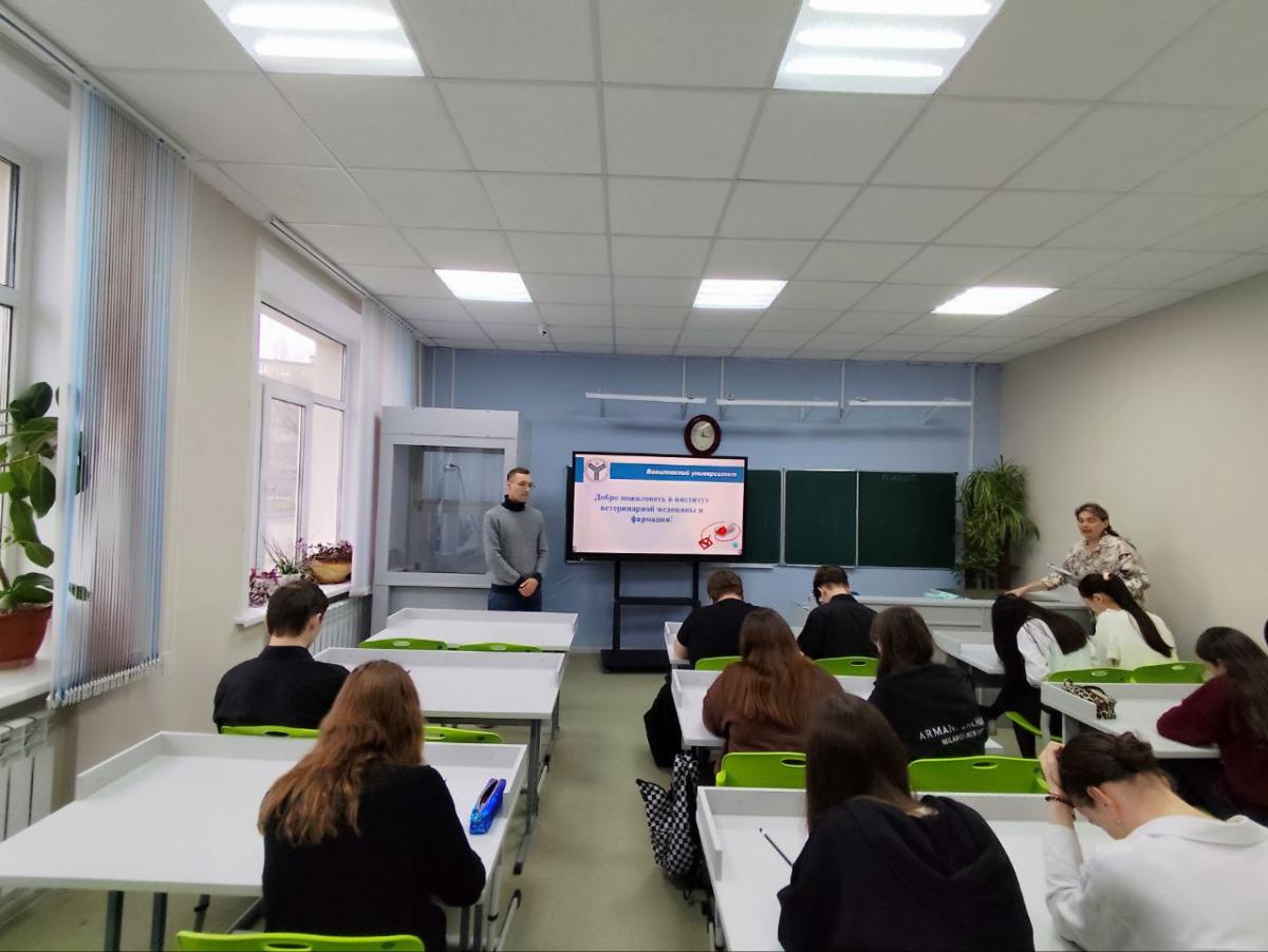 Профориентационная беседа в МОУ «СОШ № 102» г. Саратова Фото 2