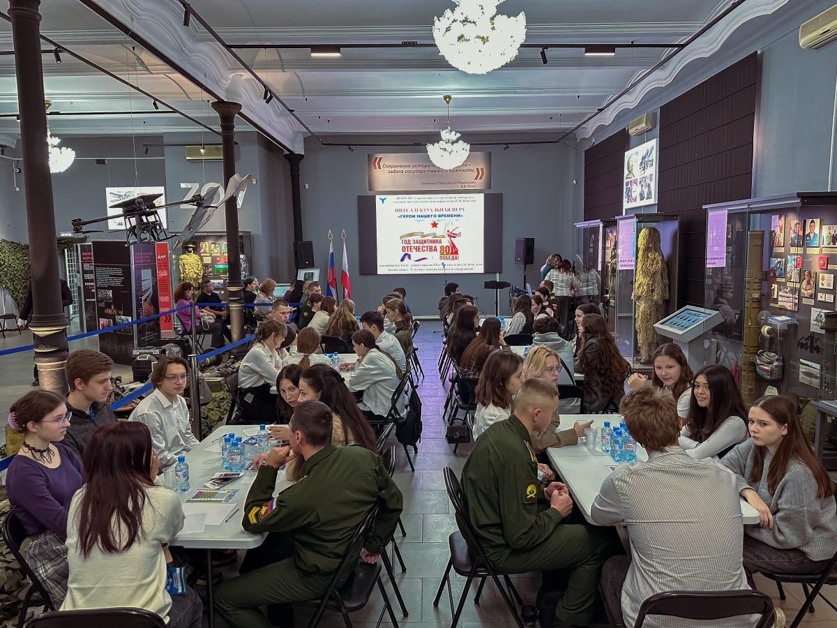 Студенты и школьники стали участниками интеллектуальной игры по химии «Герои нашего времени» Фото 2