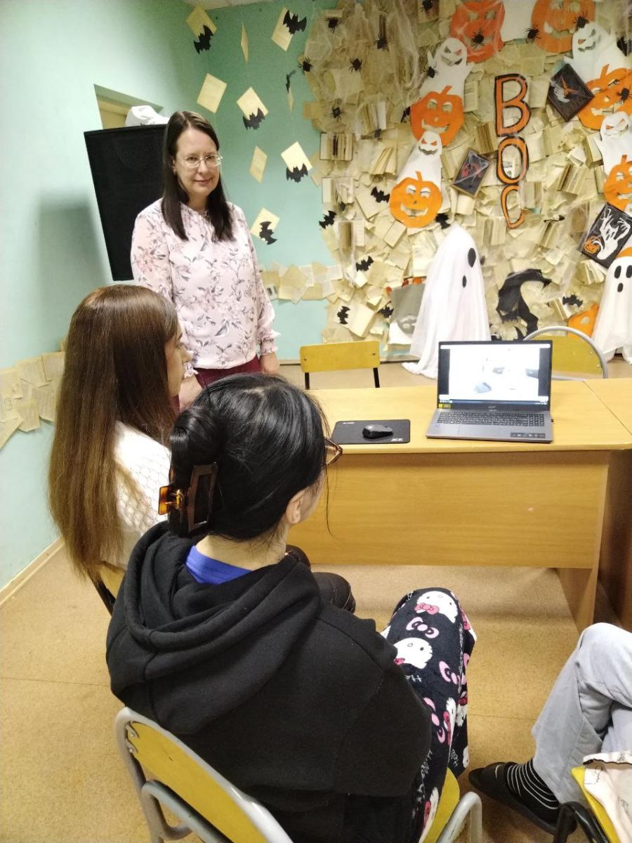 Виртуальное знакомство с Вавиловским университетом для иностранных обучающихся провели в общежитии №8 преподаватели кафедры "Иностранные языки и культура речи" Фото 1