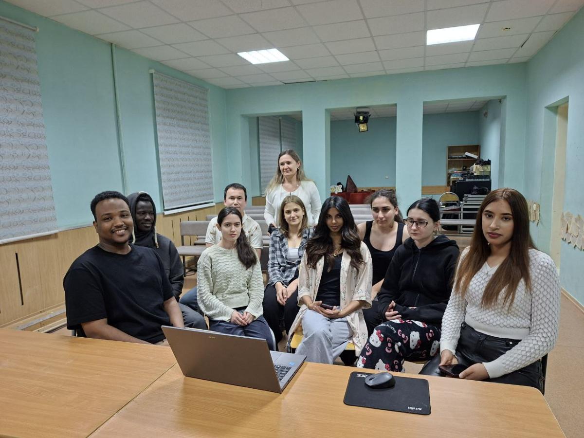 Виртуальное знакомство с Вавиловским университетом для иностранных обучающихся провели в общежитии №8 преподаватели кафедры "Иностранные языки и культура речи" Фото 3
