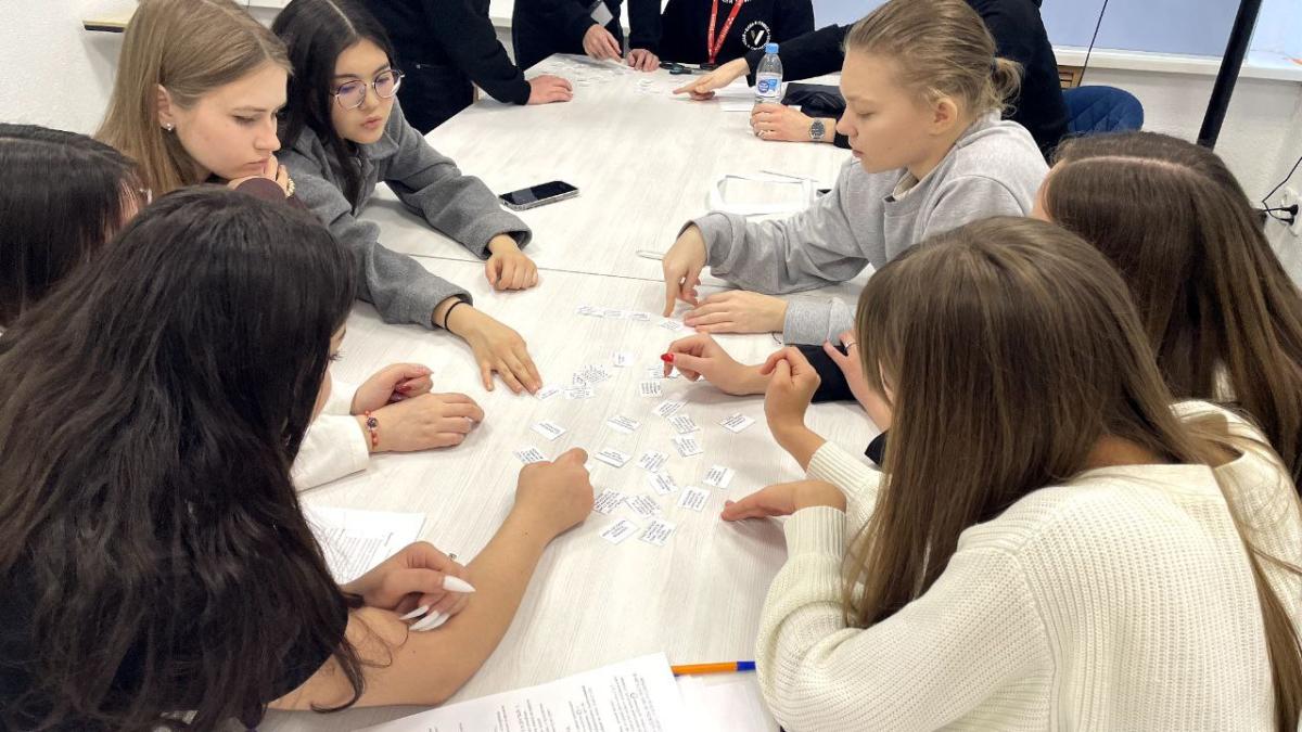 «Осенняя неделя психологии»: Состоялся тренинг «Роль семьи в жизни человека»