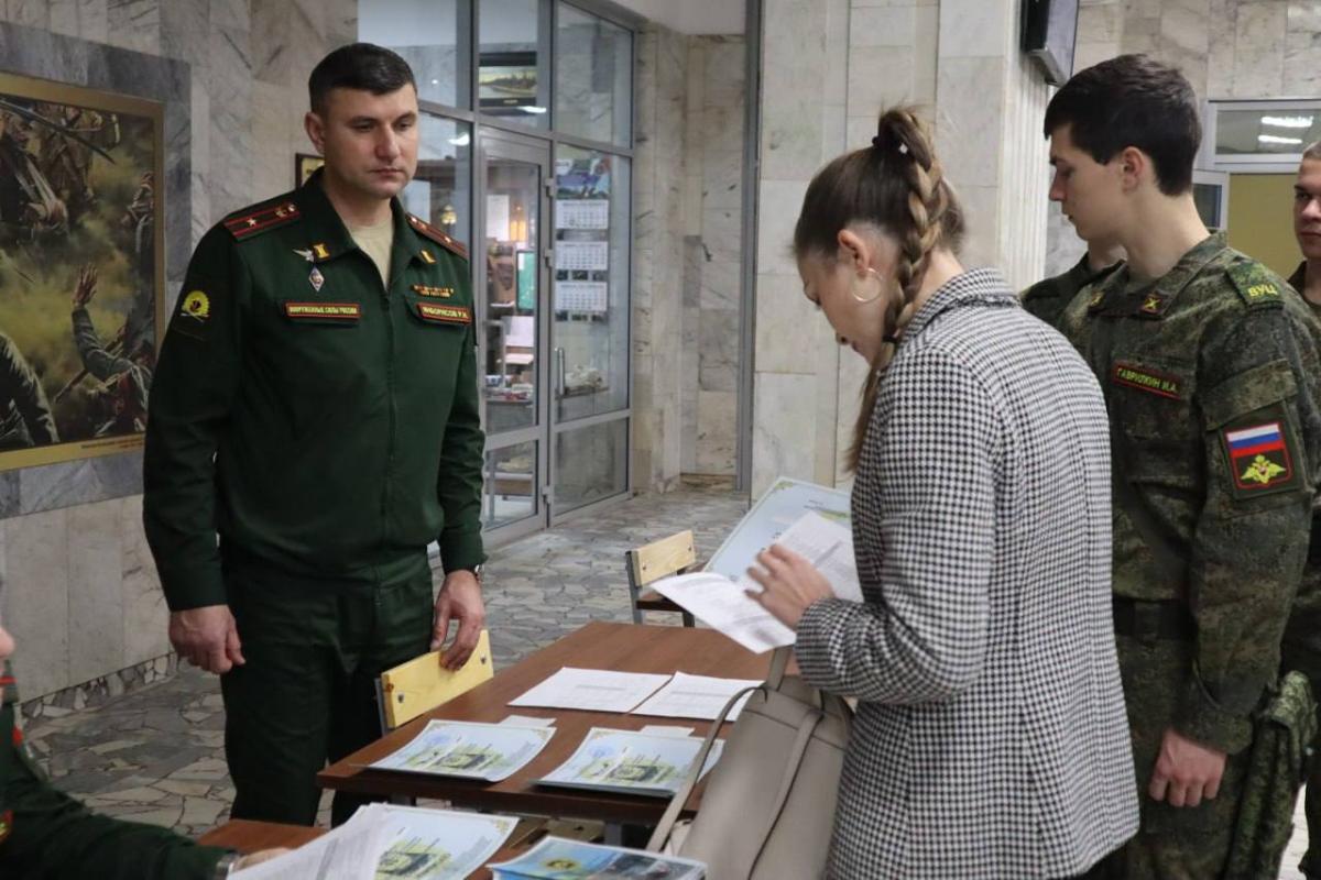 Будущие инженеры постигают секреты безопасности: студенты ВУЦ посетили профильную конференцию Фото 2 Будущие инженеры постигают секреты безопасности: студенты ВУЦ посетили профильную конференцию Фото 2