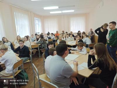 Школьники из "Лицея N3 имени Пушкина А. С."  приняли участие в научно-познавательной викторине: Секреты науки о питании.