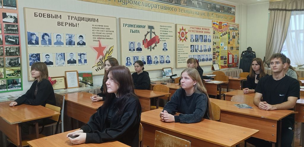 Урок мужества «По маршруту памяти: ледовая трасса через Ладожское озеро», посвященный 84-ой годовщине открытия Дороги жизни блокадного Ленинграда Фото 2