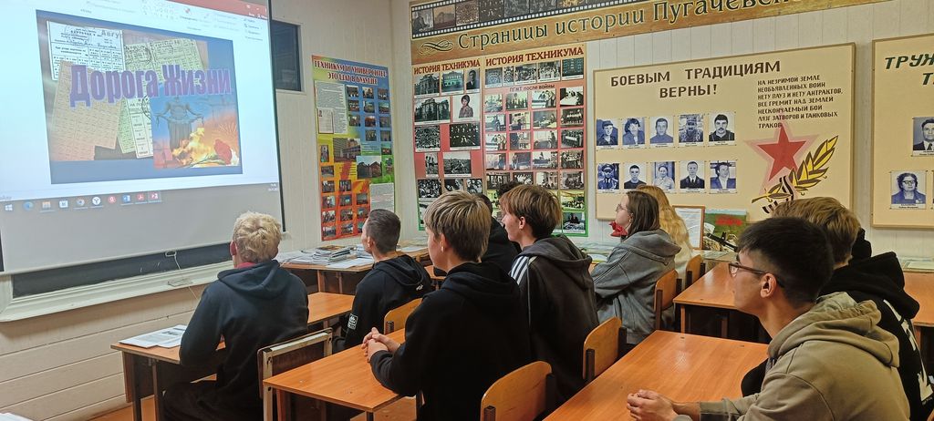 Урок мужества «По маршруту памяти: ледовая трасса через Ладожское озеро», посвященный 84-ой годовщине открытия Дороги жизни блокадного Ленинграда Фото 4