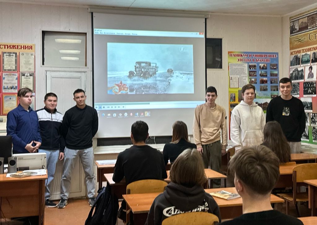 Урок мужества «По маршруту памяти: ледовая трасса через Ладожское озеро», посвященный 84-ой годовщине открытия Дороги жизни блокадного Ленинграда Фото 7