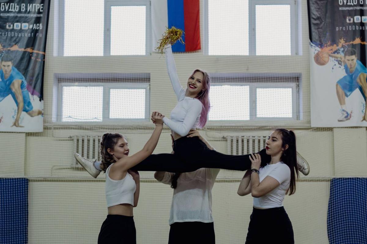 Азарт и спортивный дух: в институте инженерии и робототехники стартовал турнир по мини-футболу Фото 2