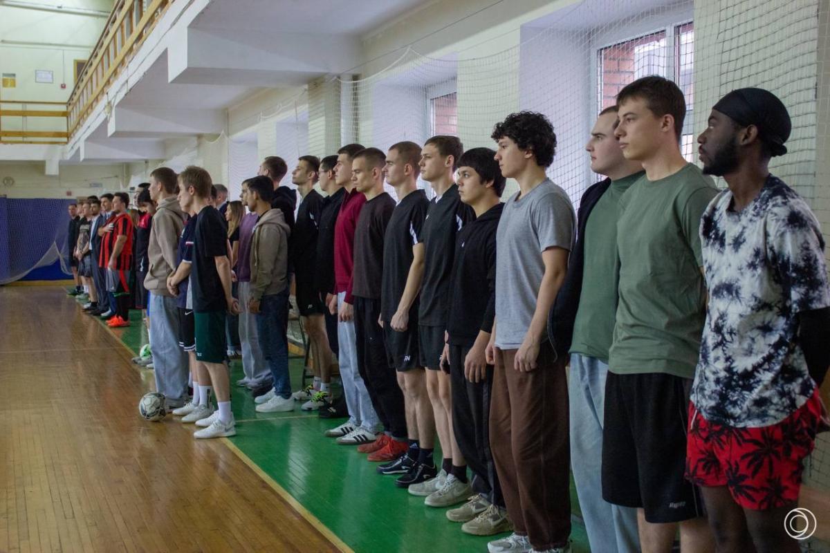 Азарт и спортивный дух: в институте инженерии и робототехники стартовал турнир по мини-футболу Фото 6