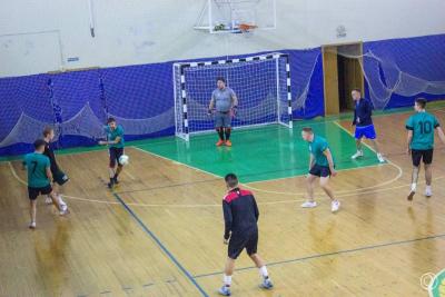 Азарт и спортивный дух: в институте инженерии и робототехники стартовал турнир по мини-футболу