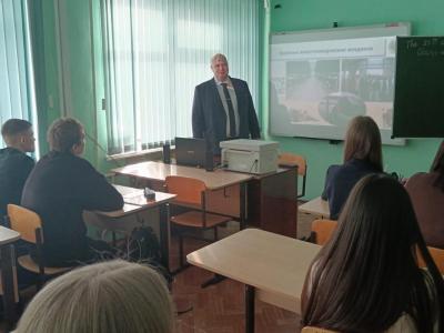 Профориентационная встреча со школьниками в Красном Куте