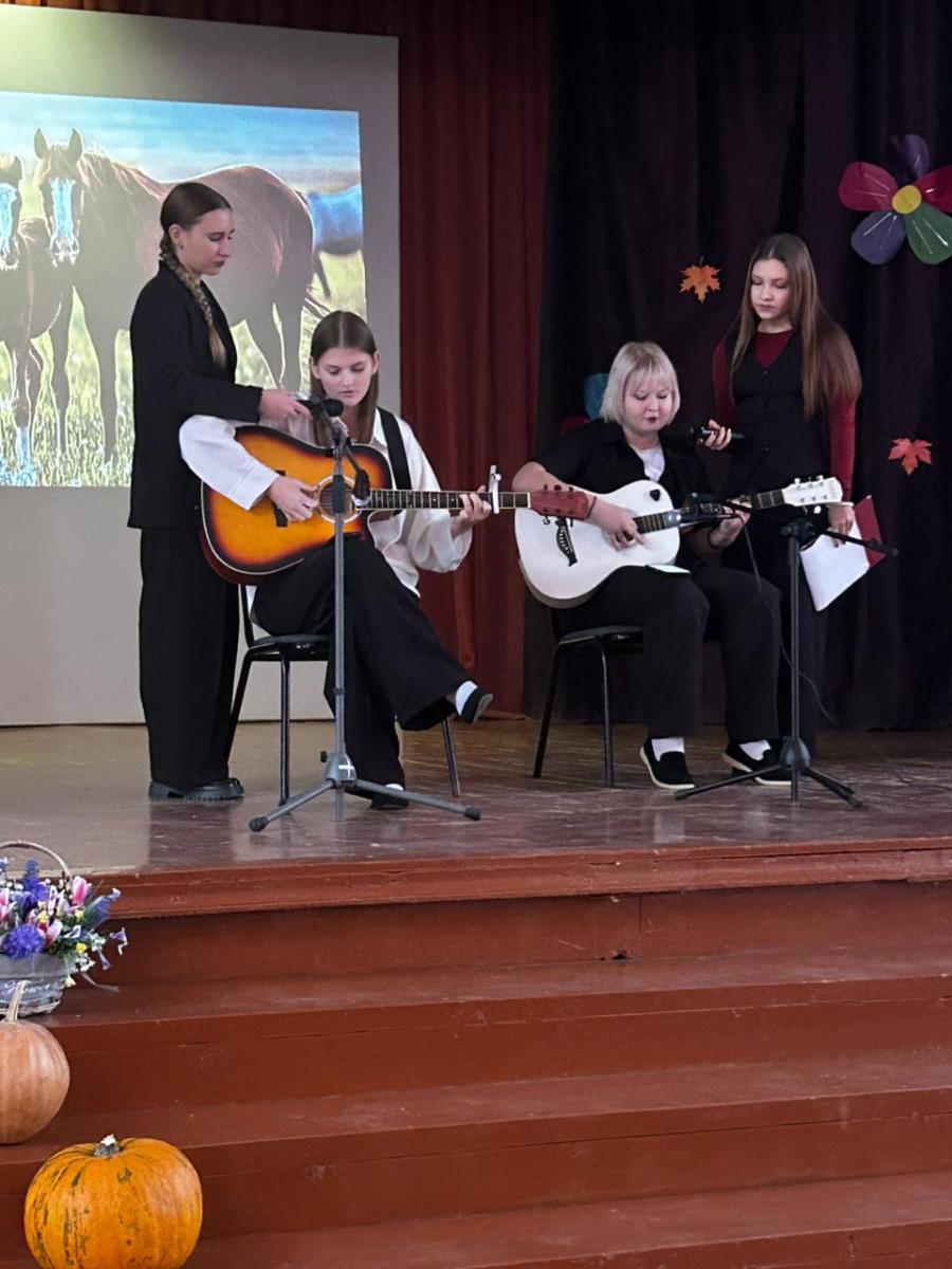 Концерт в честь Дня работников сельского хозяйства прошёл в Марксовском сельскохозяйственном техникуме Фото 11