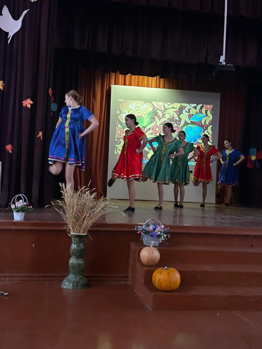 Концерт в честь Дня работников сельского хозяйства прошёл в Марксовском сельскохозяйственном техникуме Фото 13