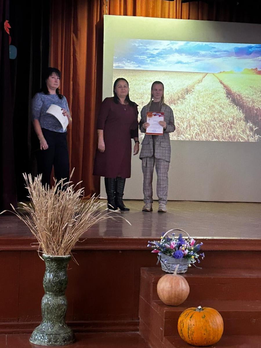 Концерт в честь Дня работников сельского хозяйства прошёл в Марксовском сельскохозяйственном техникуме Фото 5