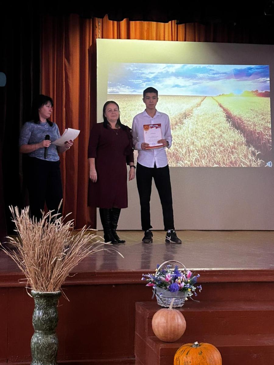 Концерт в честь Дня работников сельского хозяйства прошёл в Марксовском сельскохозяйственном техникуме Фото 6