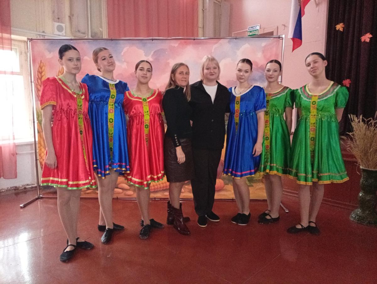 Концерт в честь Дня работников сельского хозяйства прошёл в Марксовском сельскохозяйственном техникуме Фото 9