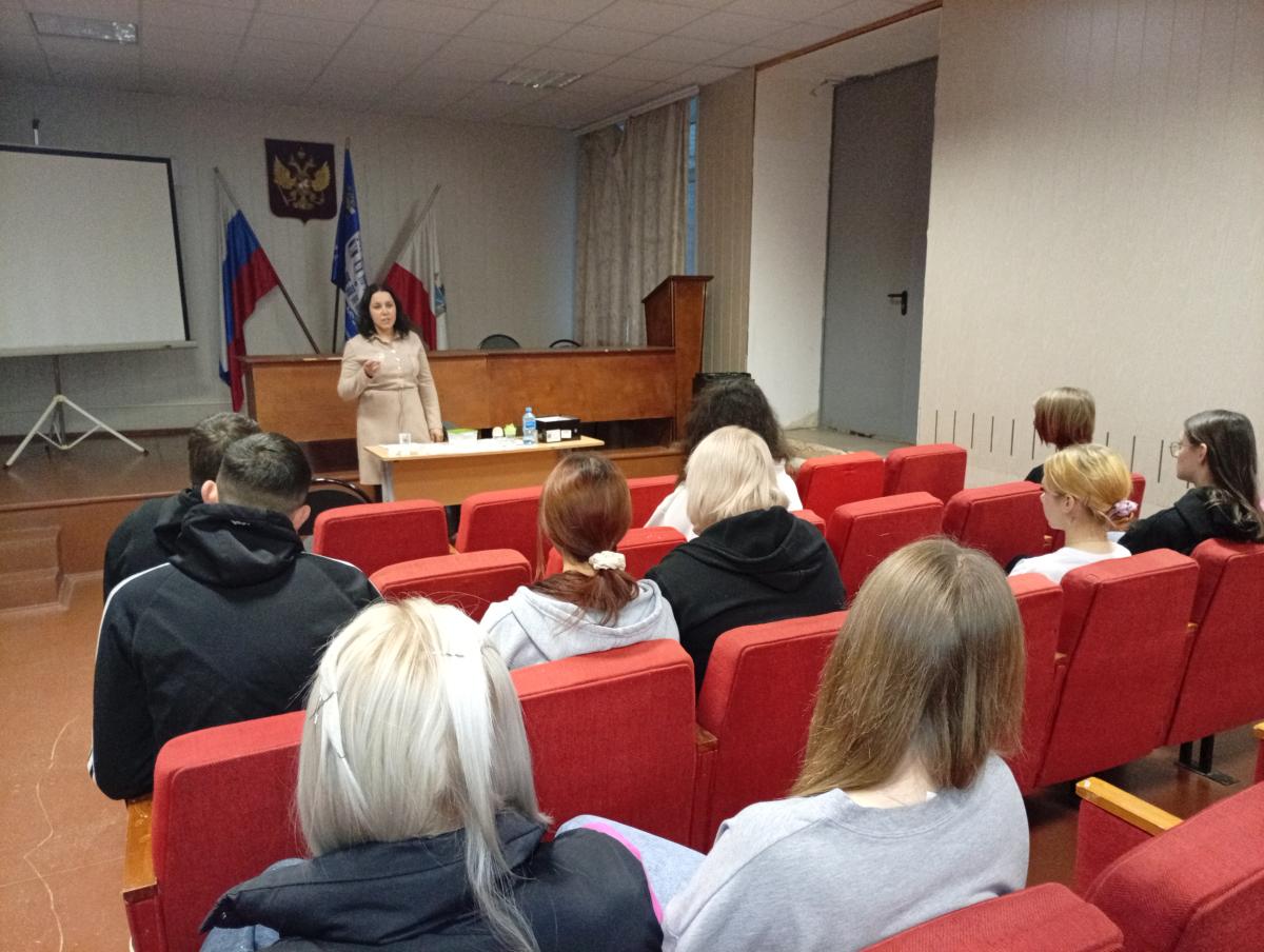 Мастер-класс по изготовлению гипсовых изделий в Марксовском сельскохозяйственном техникуме Фото 1