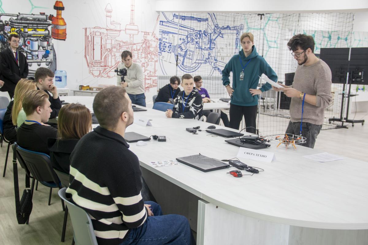 В Вавиловском университете открылся межрегиональный хакатон Фото 20 В Вавиловском университете открылся межрегиональный хакатон Фото 20