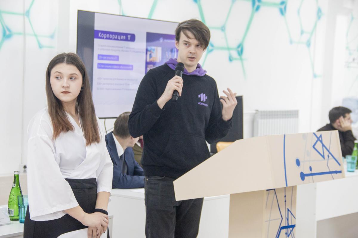 В Вавиловском университете открылся межрегиональный хакатон Фото 14 В Вавиловском университете открылся межрегиональный хакатон Фото 14