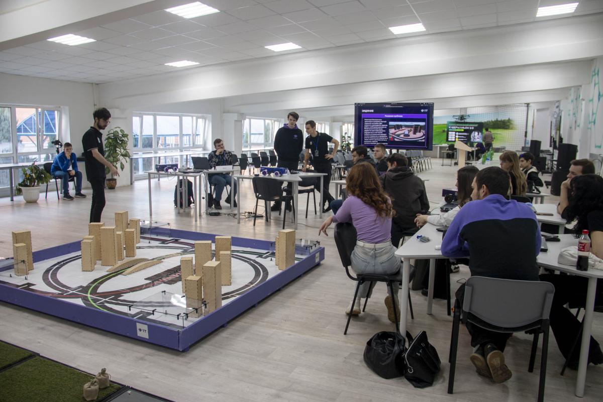 В Вавиловском университете открылся межрегиональный хакатон Фото 17 В Вавиловском университете открылся межрегиональный хакатон Фото 17