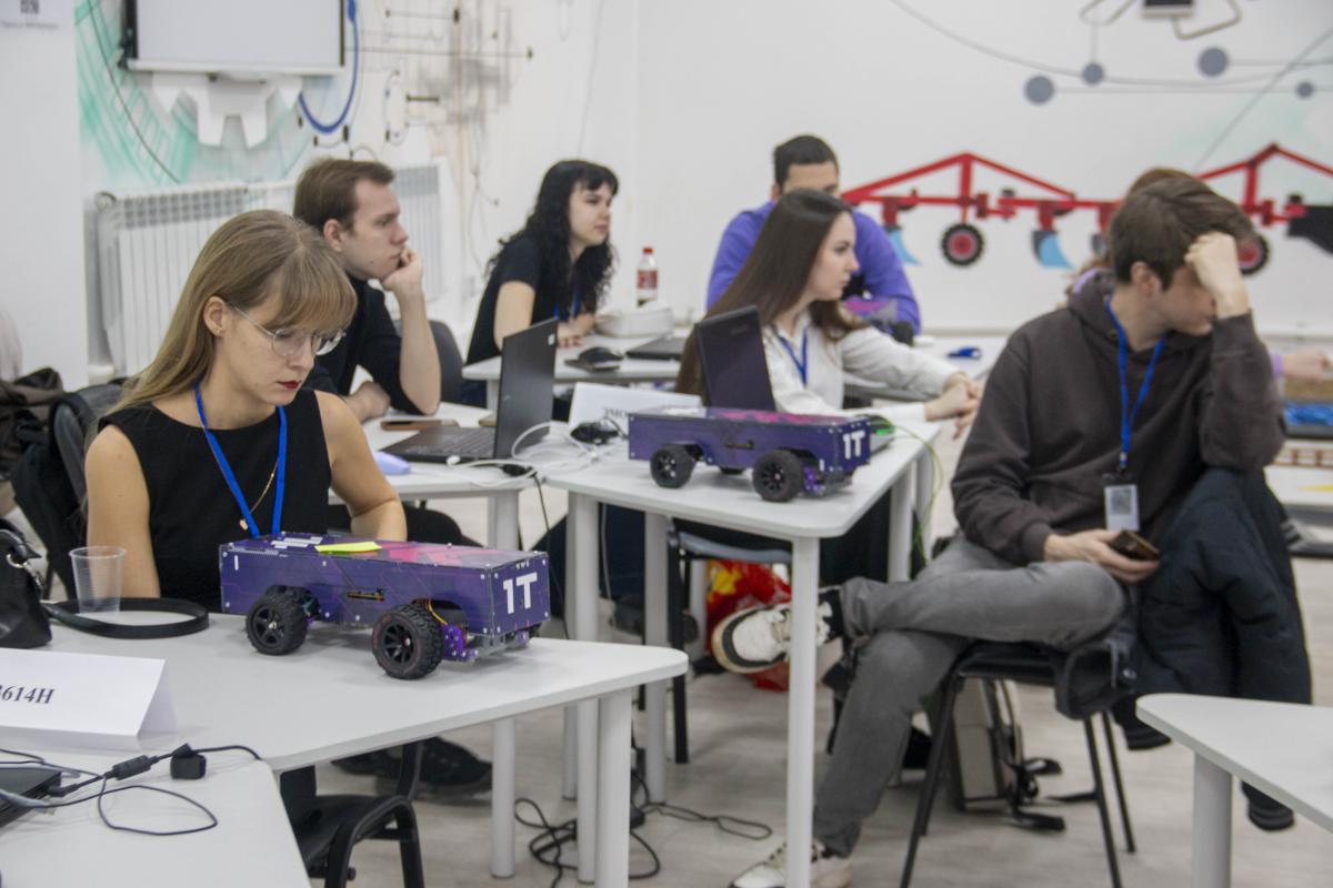 В Вавиловском университете открылся межрегиональный хакатон Фото 18 В Вавиловском университете открылся межрегиональный хакатон Фото 18