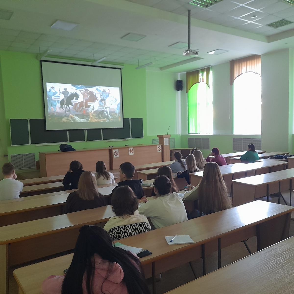 Патриотический клуб «Я горжусь» организовал кинолекторий Фото 3