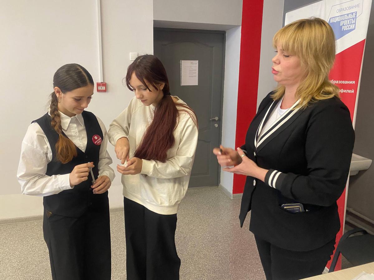 Школьники Энгельсского района познакомились с методами проверки качества сельхозпродукции Фото 2