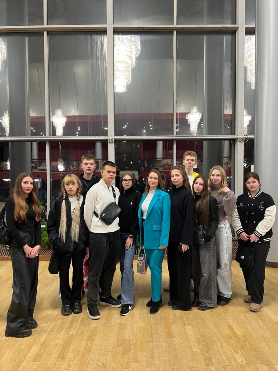 Посещение театра драмы имени А.И. Слонова