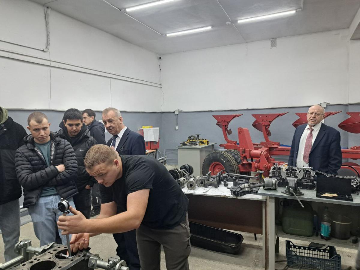 Мастер-классы на площадке «Агротехсервис» для студентов Ивантеевского техникума Агропромышленных технологий и управления Фото 1