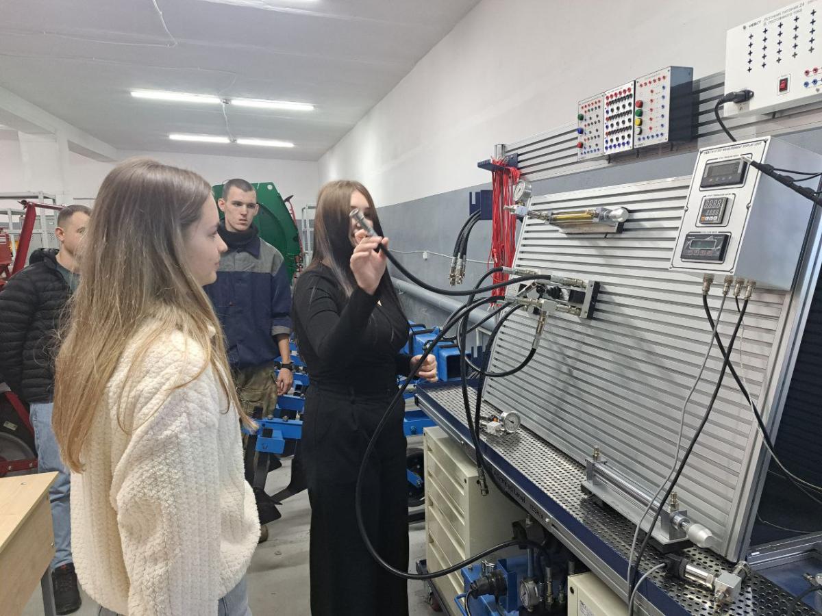 Мастер-классы на площадке «Агротехсервис» для студентов Ивантеевского техникума Агропромышленных технологий и управления Фото 3