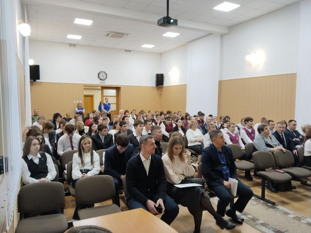 Состоялась профориентационная встреча со старшеклассниками школ Татищевского района Фото 1 Состоялась профориентационная встреча со старшеклассниками школ Татищевского района Фото 1