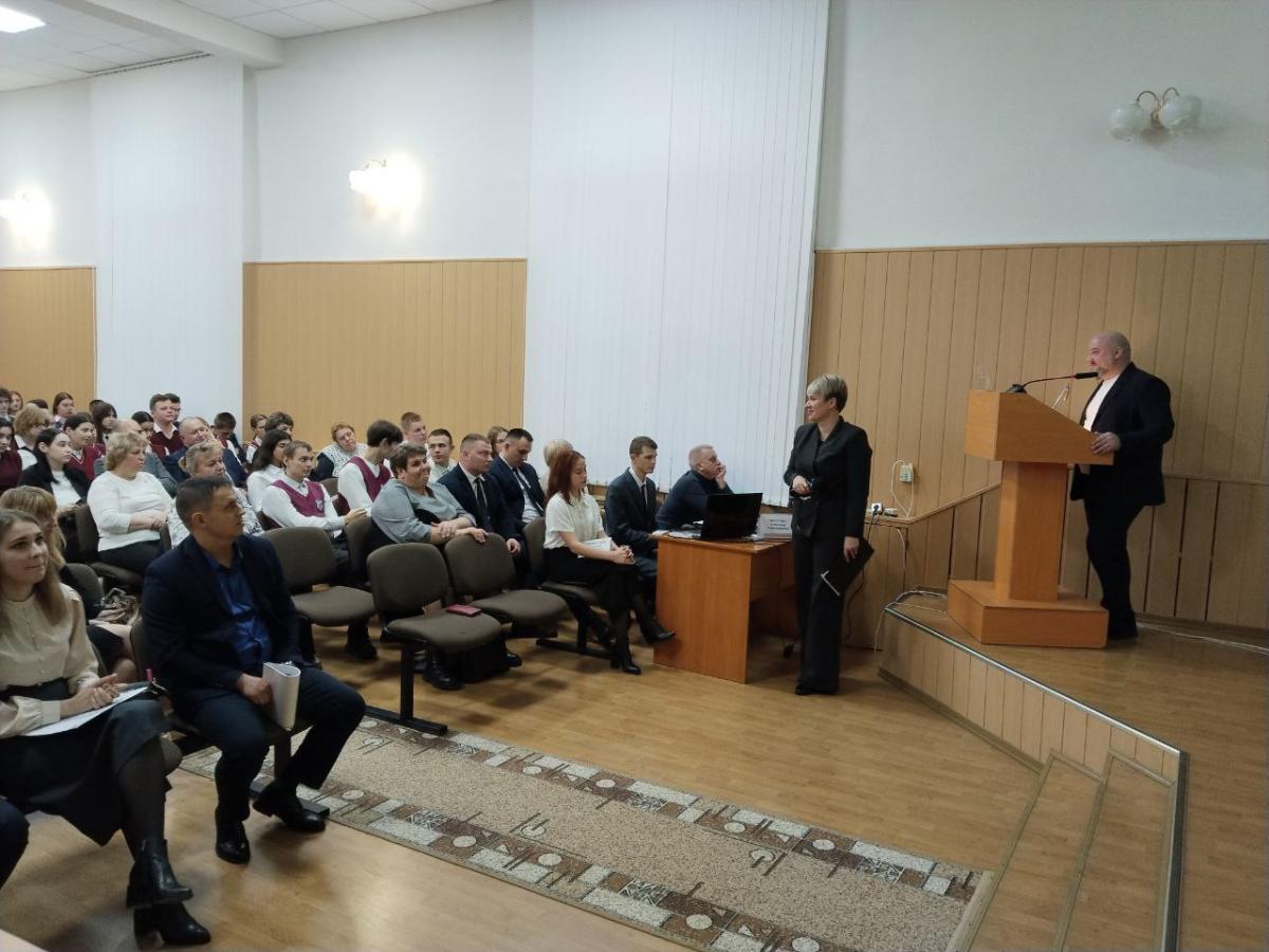 Состоялась профориентационная встреча со старшеклассниками школ Татищевского района Фото 2 Состоялась профориентационная встреча со старшеклассниками школ Татищевского района Фото 2