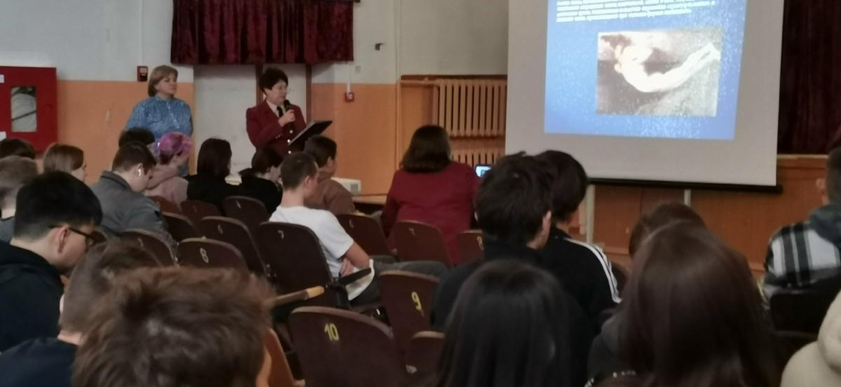 Сотрудники Роспотребнадзора провели лекцию о профилактике ВИЧ/СПИД для студентов. Фото 1