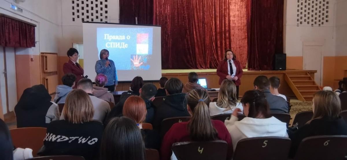 Сотрудники Роспотребнадзора провели лекцию о профилактике ВИЧ/СПИД для студентов. Фото 4