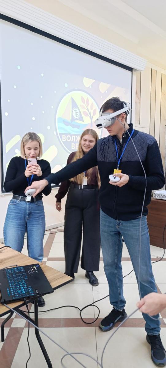 Преподаватели и студенты университета – участники форума  по охране труда Фото 2