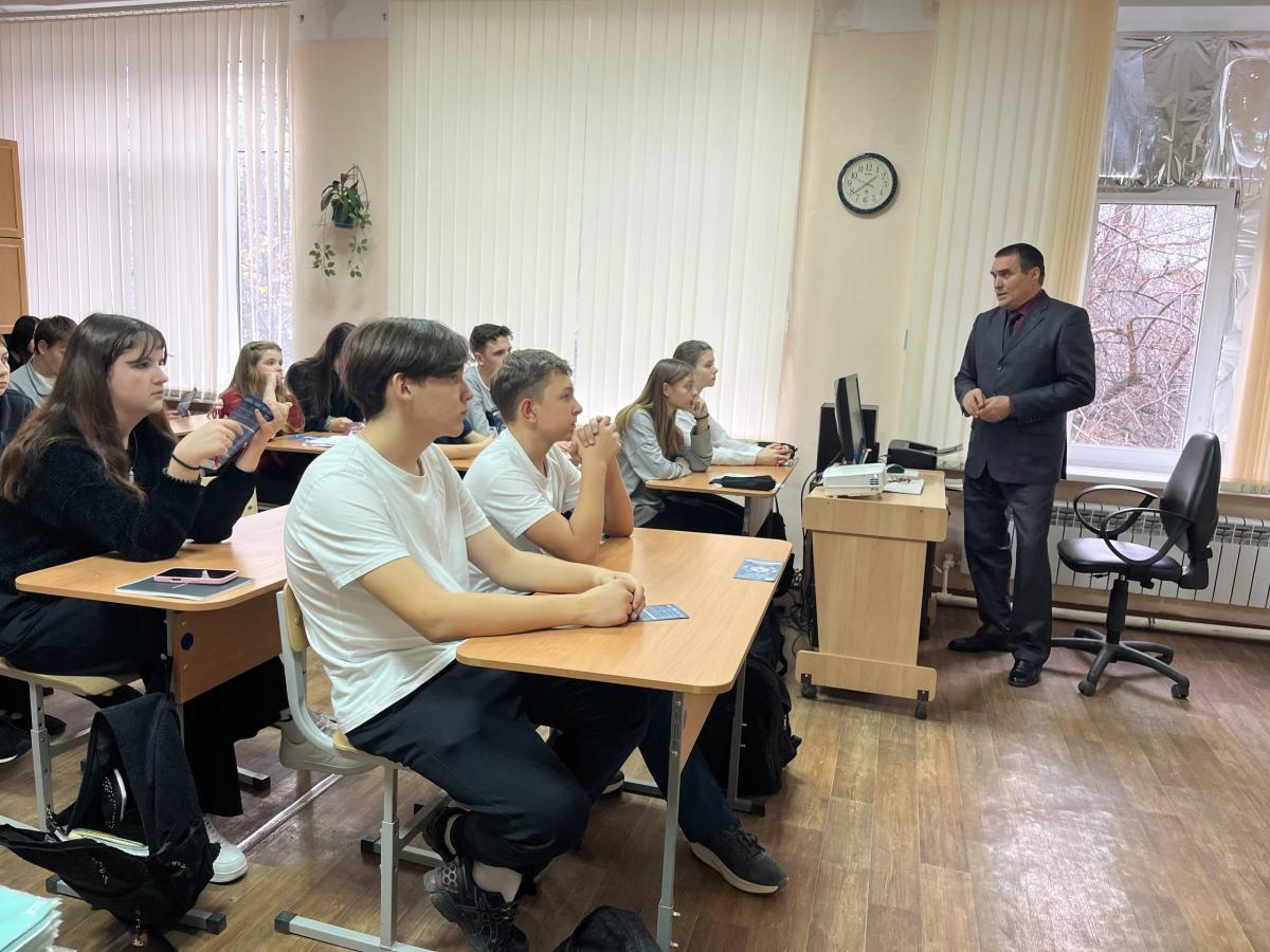 Профориентационное мероприятие в МОУ СОШ Духовницкого район Фото 1