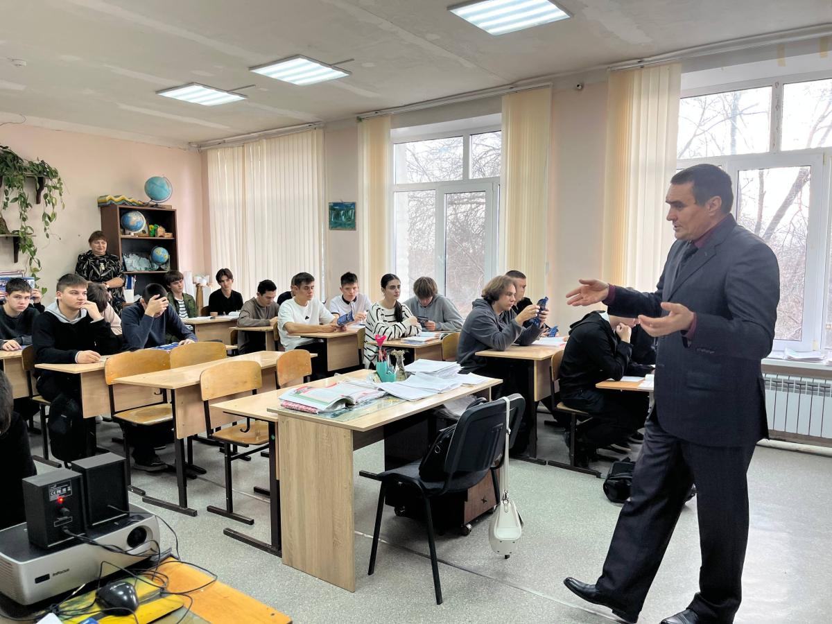 Профориентационное мероприятие в МОУ СОШ Духовницкого район Фото 9