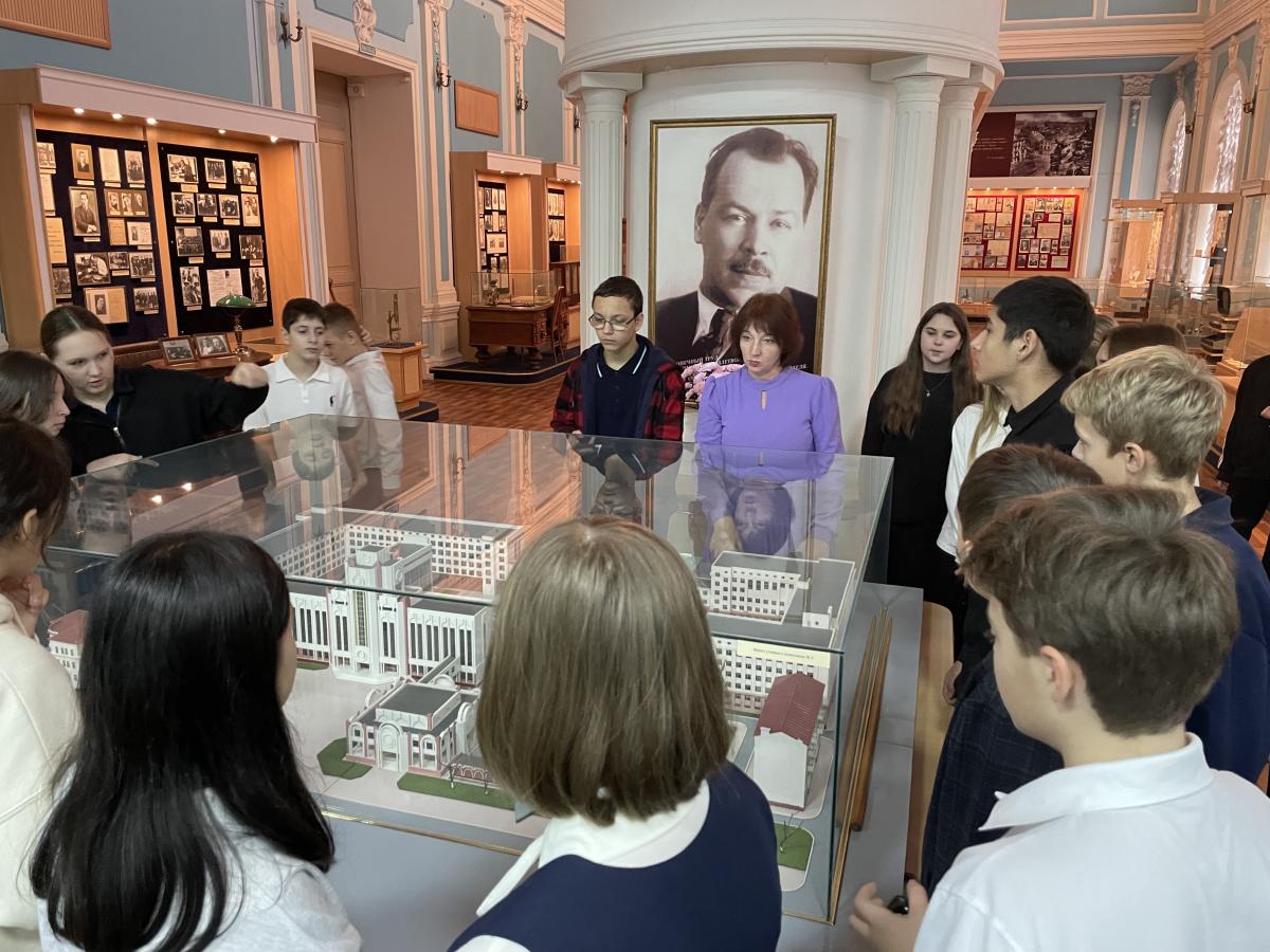 Ученики МАОУ «СОШ №51 имени Г.К. Жукова» в Вавиловском университете Фото 2