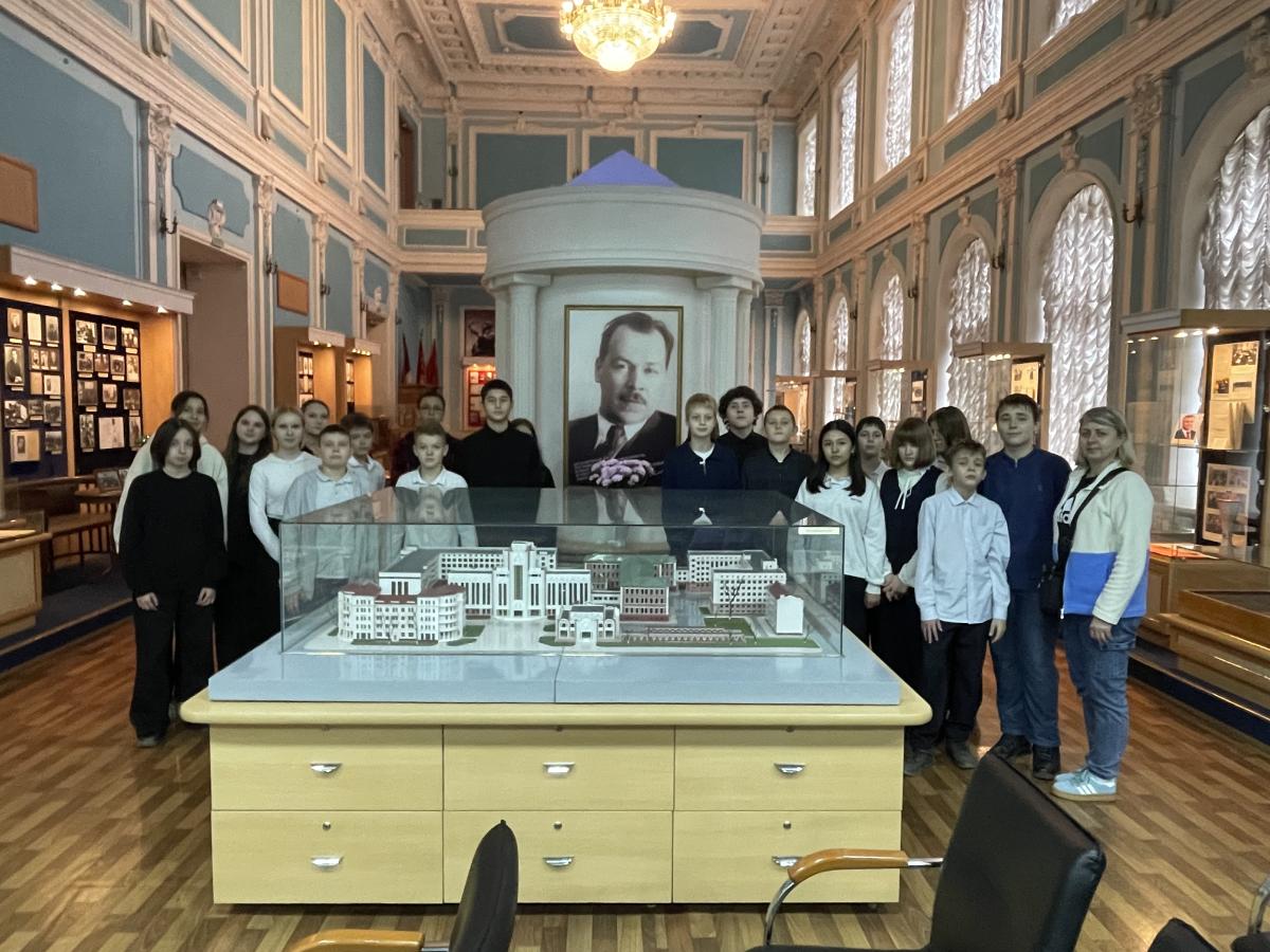 Ученики МАОУ «СОШ №51 имени Г.К. Жукова» в Вавиловском университете Фото 3