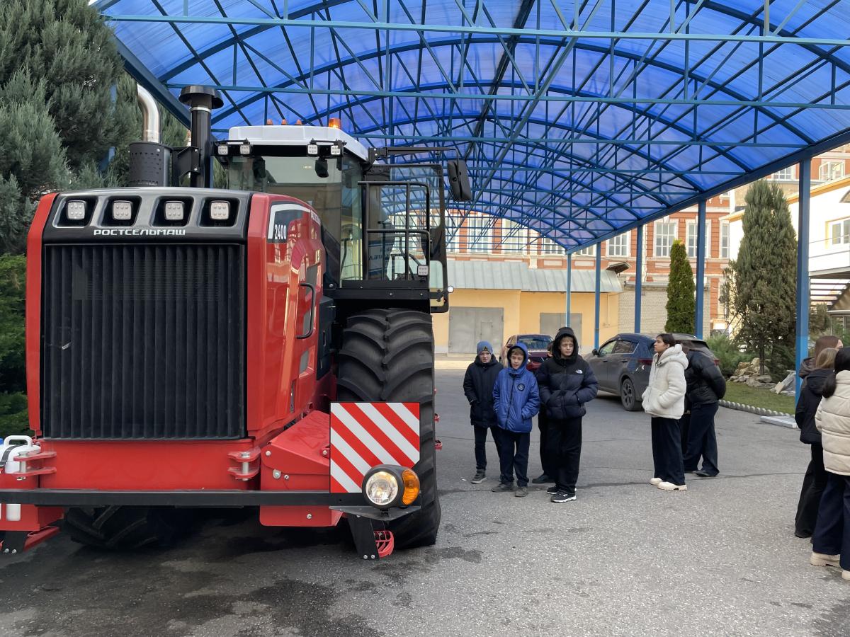 Ученики МАОУ «СОШ №51 имени Г.К. Жукова» в Вавиловском университете Фото 4