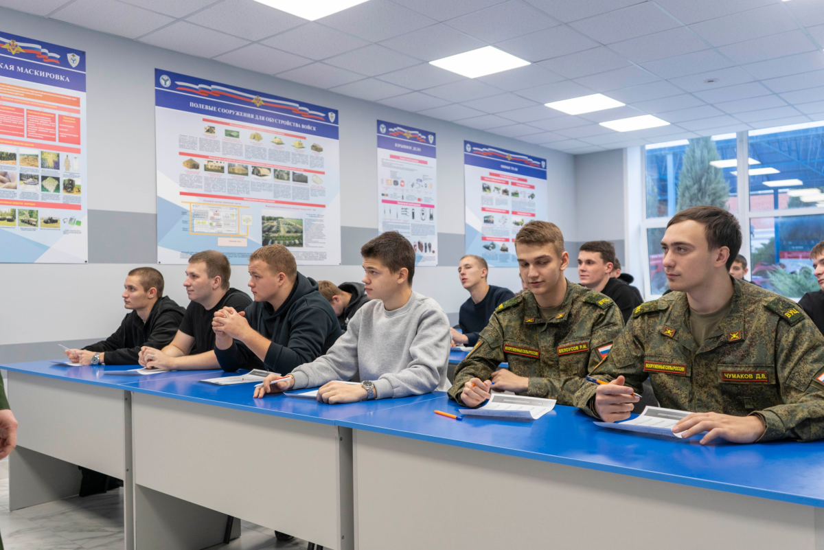 Студенты ФТК приняли участие в «Военно-патриотическом диктанте - 2025» Фото 3